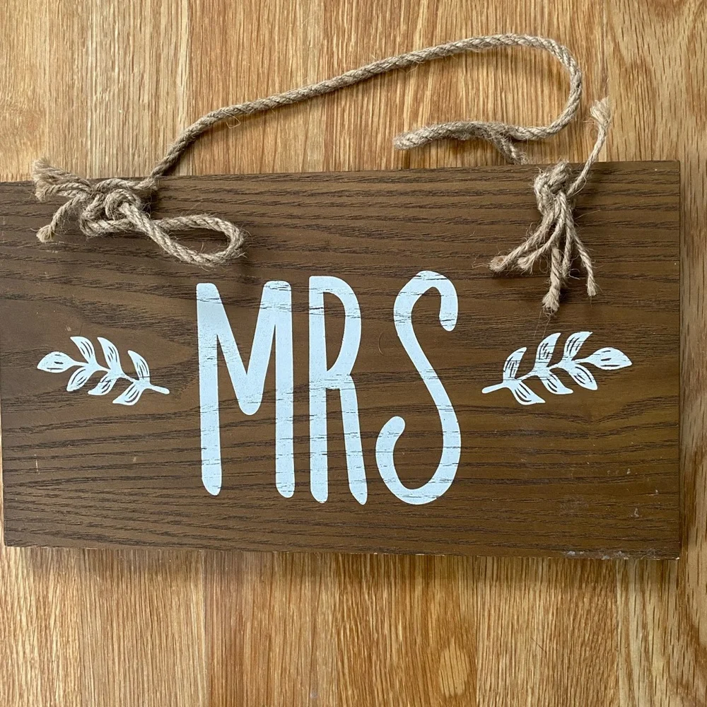 Mr&Mrs Wood Signs